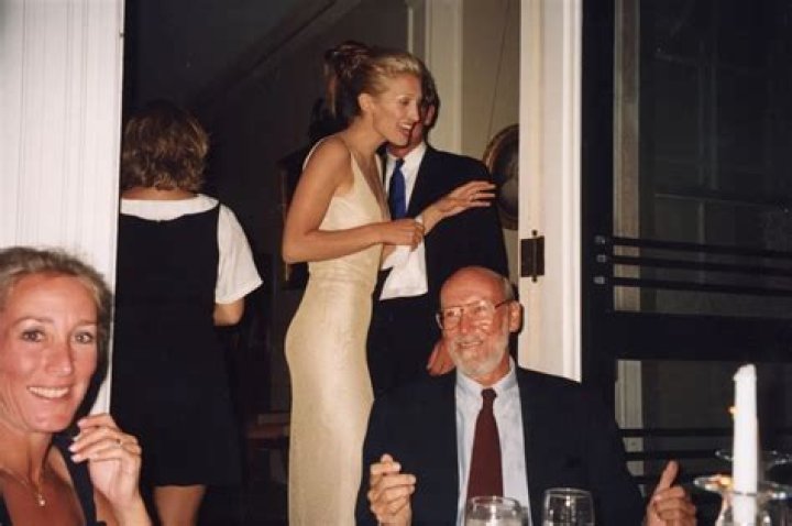 Angela Bassett Twin Sister | PicoVib