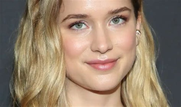 Elizabeth Lail - Age, Family, Bio ·
