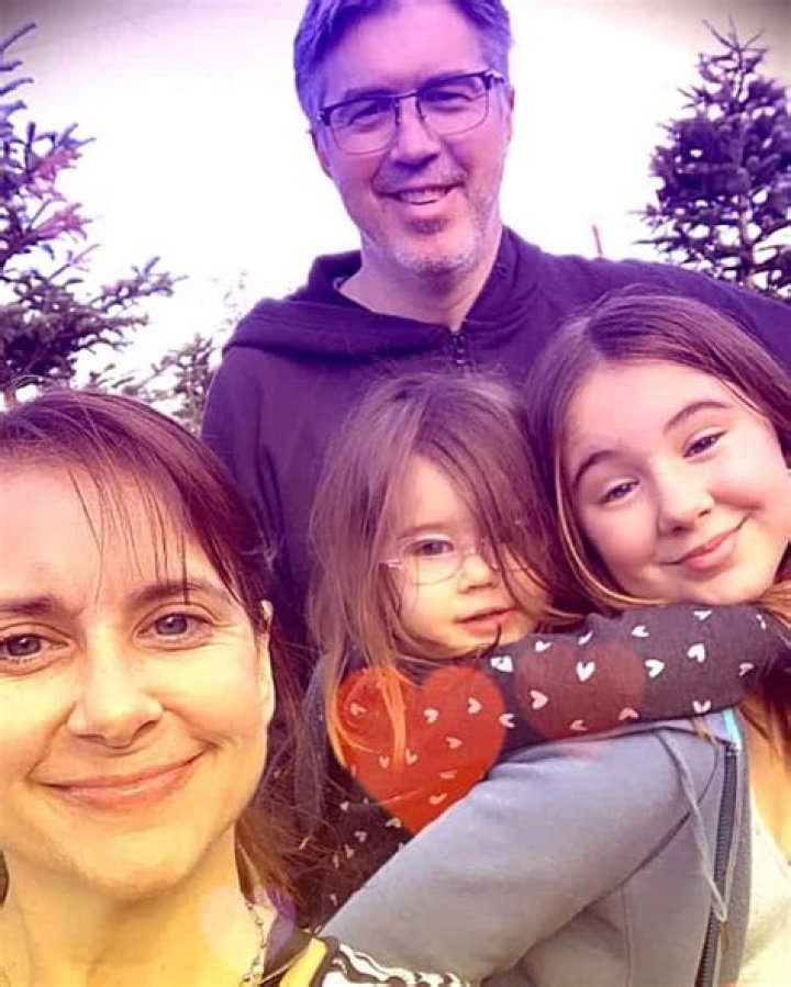 How Much Is Kellie Martin Net Worth? Husband, Wedding, & Daughters Details